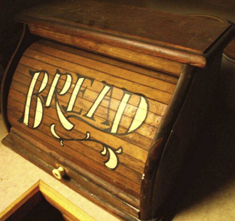 breadbox.jpg breadbox.jpg